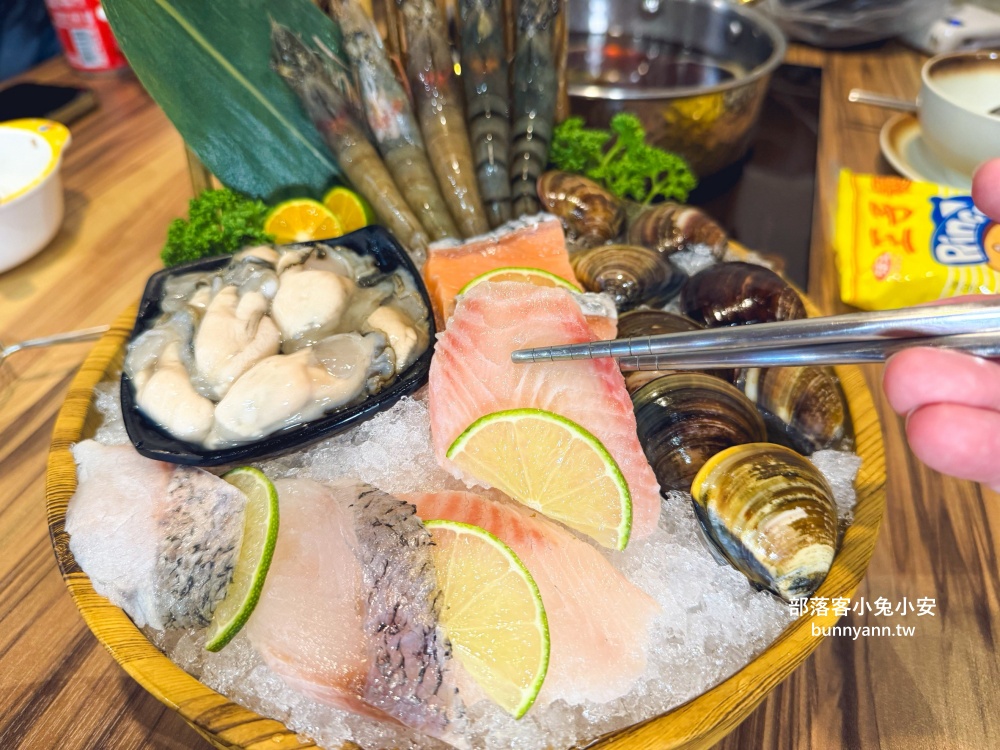 桃園【売鍋中壢龍岡店】超高CP值火鍋店，冰淇淋跟小菜隨你吃！