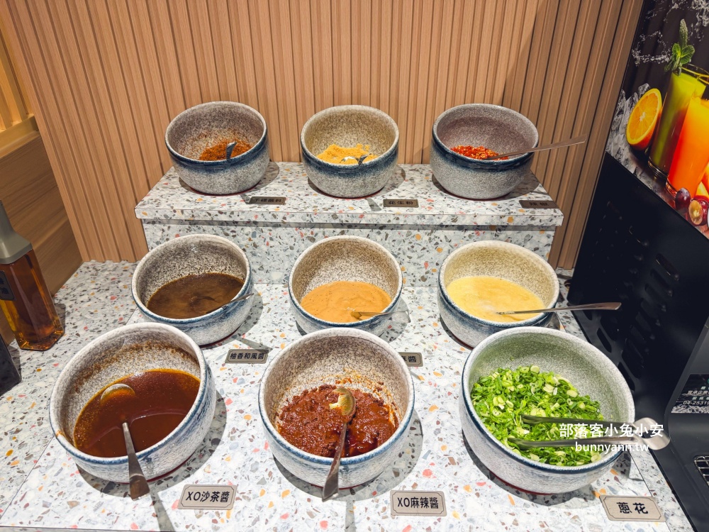 桃園【売鍋中壢龍岡店】超高CP值火鍋店，冰淇淋跟小菜隨你吃！