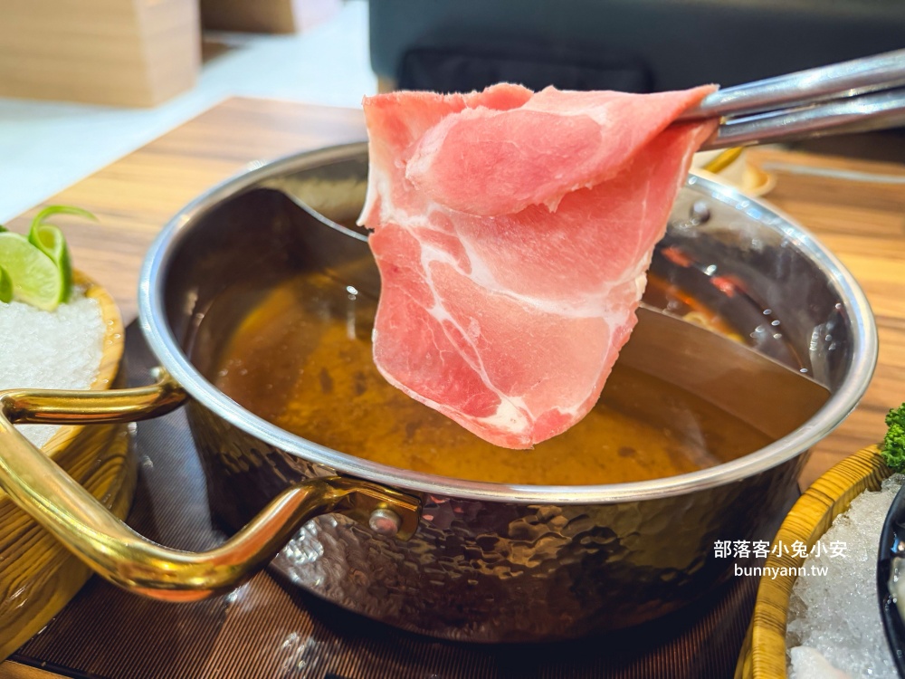 桃園【売鍋中壢龍岡店】超高CP值火鍋店，冰淇淋跟小菜隨你吃！