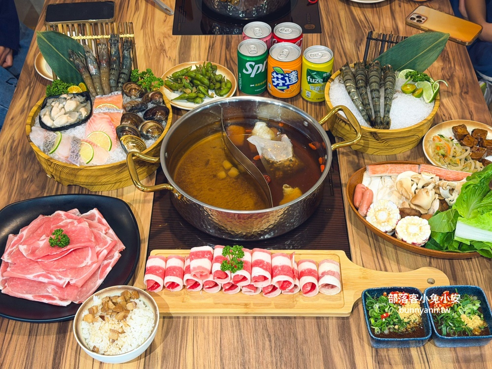 桃園【売鍋中壢龍岡店】超高CP值火鍋店，冰淇淋跟小菜隨你吃！