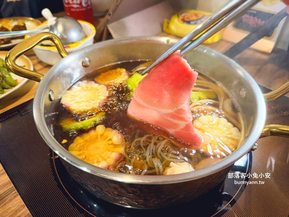 桃園【売鍋中壢龍岡店】超高CP值火鍋店，冰淇淋跟小菜隨你吃！