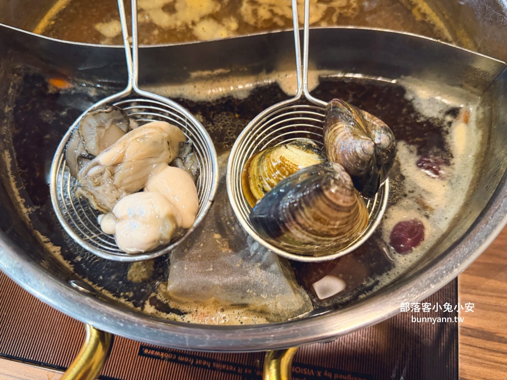 桃園【売鍋中壢龍岡店】超高CP值火鍋店，冰淇淋跟小菜隨你吃！