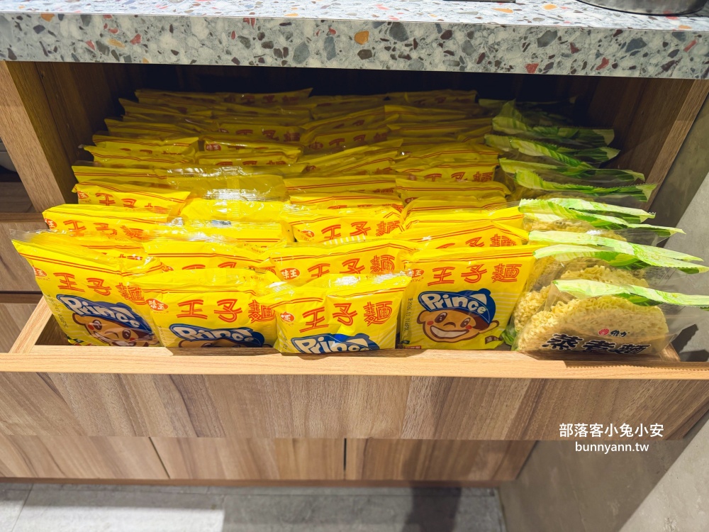 桃園【売鍋中壢龍岡店】超高CP值火鍋店，冰淇淋跟小菜隨你吃！