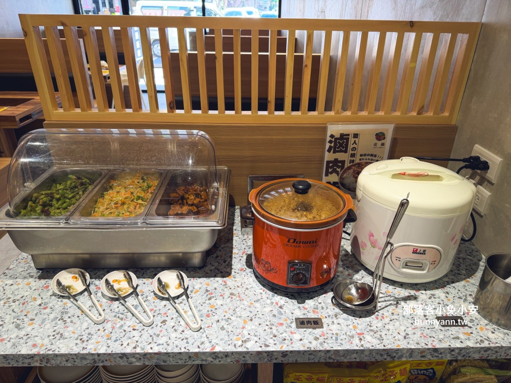 桃園【売鍋中壢龍岡店】超高CP值火鍋店，冰淇淋跟小菜隨你吃！