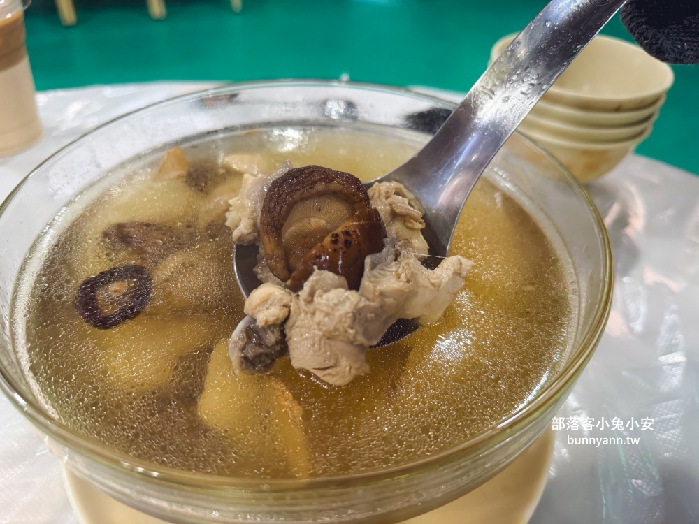 隱藏在田野間的美味！番仔田甕仔雞，烤雞控不能錯過