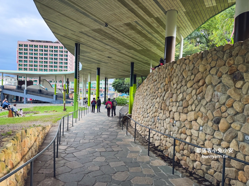 宜蘭【礁溪溫泉公園】從入口處到溫泉足湯來回只要20分鐘輕鬆走