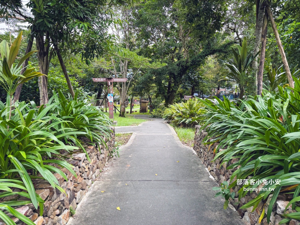 宜蘭【礁溪溫泉公園】從入口處到溫泉足湯來回只要20分鐘輕鬆走