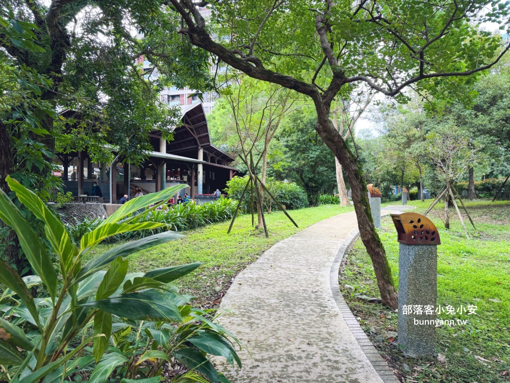 宜蘭【礁溪溫泉公園】從入口處到溫泉足湯來回只要20分鐘輕鬆走