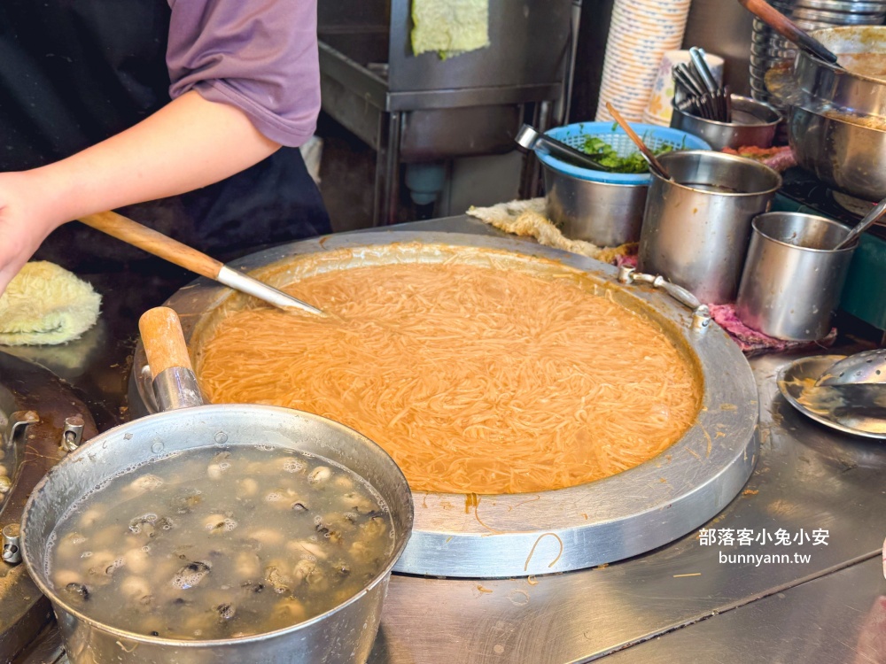 台北【阿川蚵仔麵線】每碗麵線內的蚵仔肥美、大腸入味好好吃 台北【阿川蚵仔麵線】每碗麵線內的蚵仔肥美、大腸入味好好吃