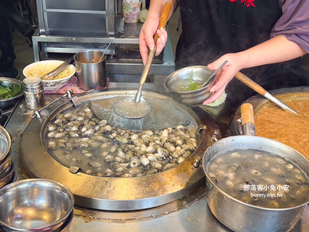 台北【阿川蚵仔麵線】每碗麵線內的蚵仔肥美、大腸入味好好吃 台北【阿川蚵仔麵線】每碗麵線內的蚵仔肥美、大腸入味好好吃