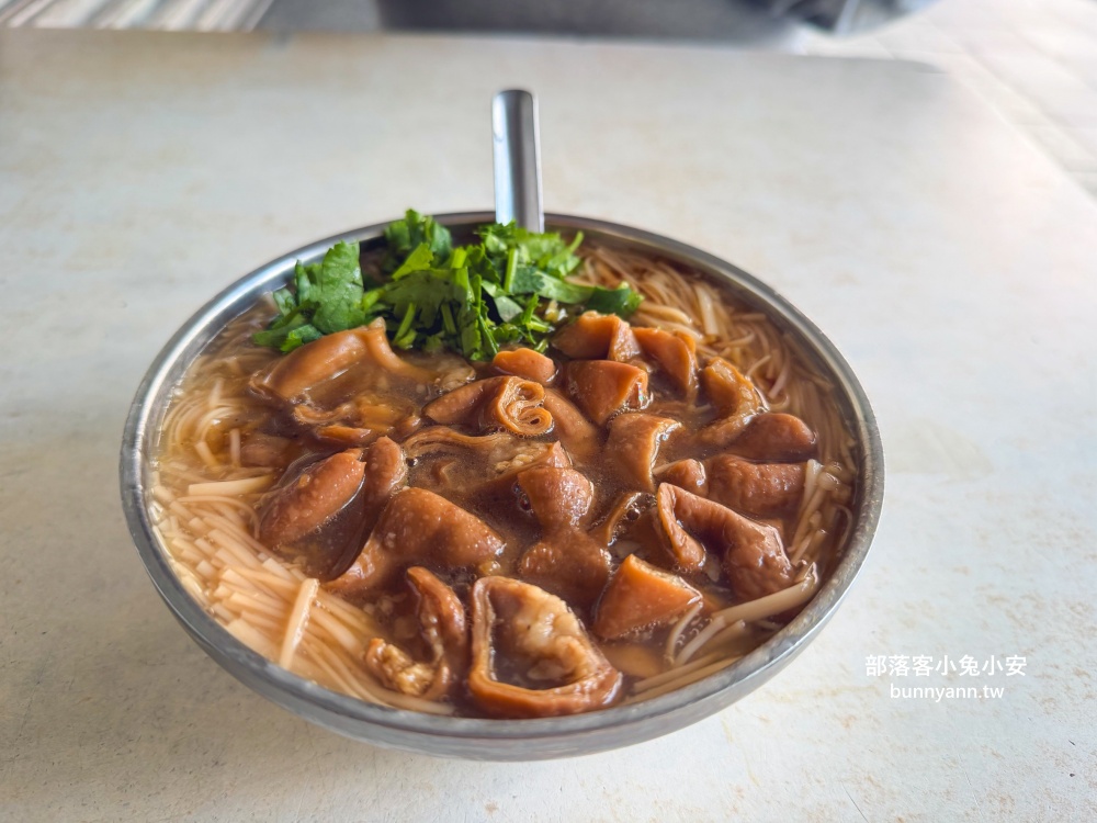 台北【阿川蚵仔麵線】每碗麵線內的蚵仔肥美、大腸入味好好吃 台北【阿川蚵仔麵線】每碗麵線內的蚵仔肥美、大腸入味好好吃