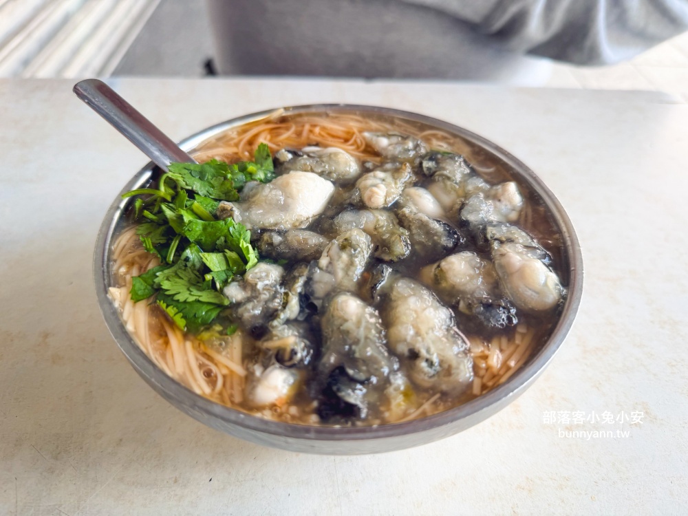 台北【阿川蚵仔麵線】每碗麵線內的蚵仔肥美、大腸入味好好吃 台北【阿川蚵仔麵線】每碗麵線內的蚵仔肥美、大腸入味好好吃
