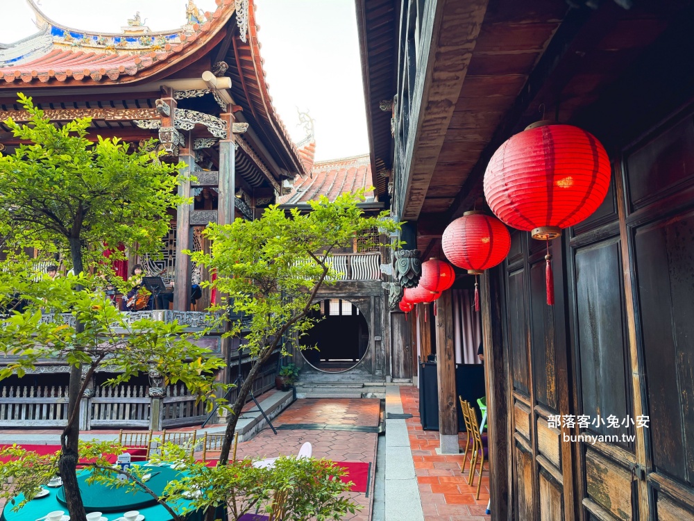 台中【霧峰林家宮保第園區】最大特色就是園區內古色古香三合院與戲台真好拍照