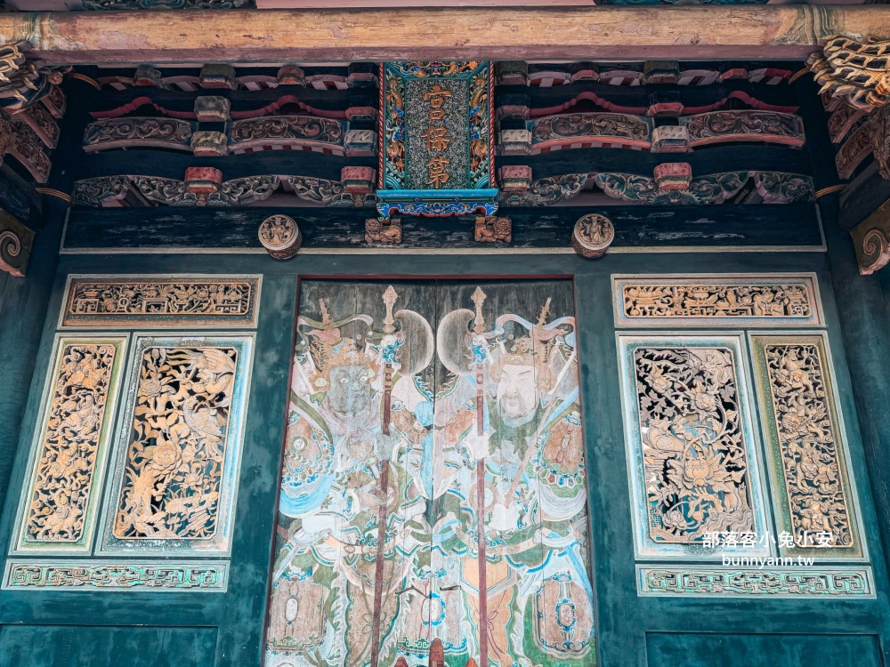 台中【霧峰林家宮保第園區】最大特色就是園區內古色古香三合院與戲台真好拍照