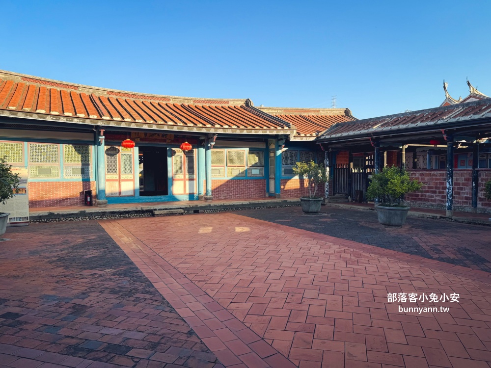 台中【霧峰林家宮保第園區】最大特色就是園區內古色古香三合院與戲台真好拍照