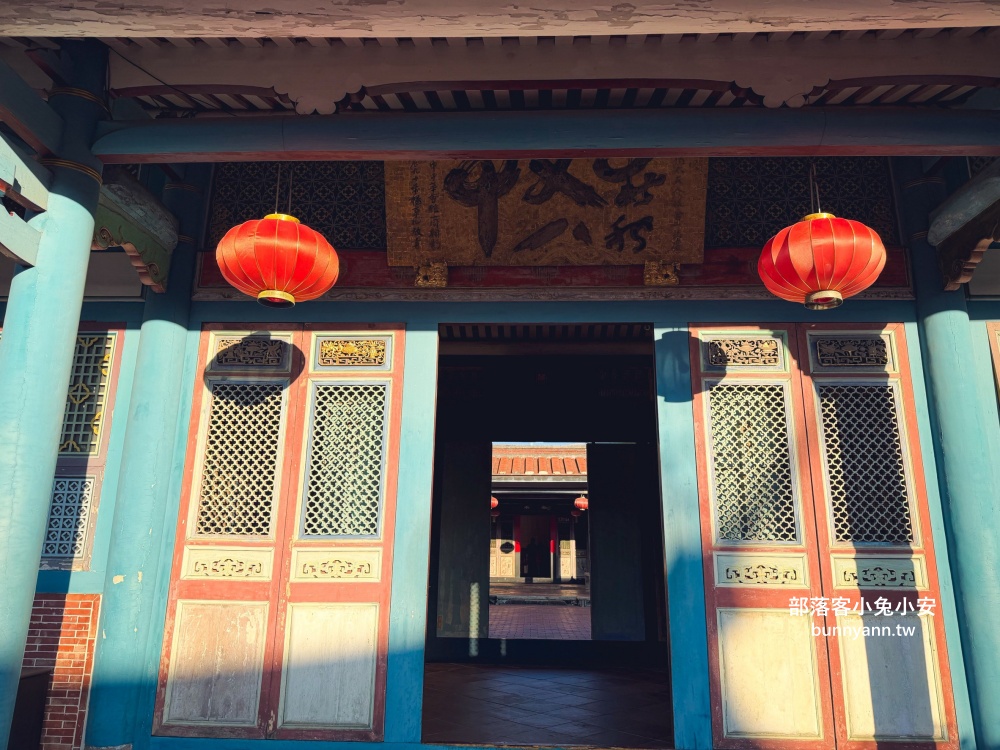 台中【霧峰林家宮保第園區】最大特色就是園區內古色古香三合院與戲台真好拍照