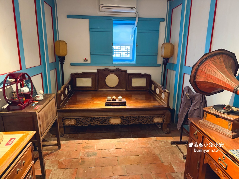 台中【霧峰林家宮保第園區】最大特色就是園區內古色古香三合院與戲台真好拍照