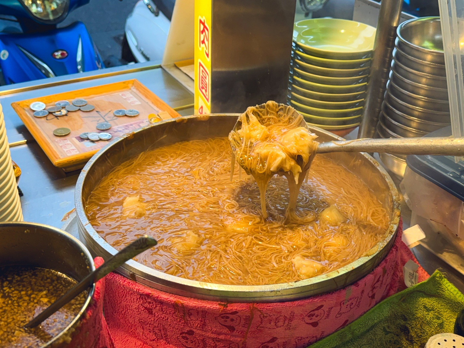 三沙灣「麥克麵線」超級特別的魚漿包大腸羹，好吃又平價。