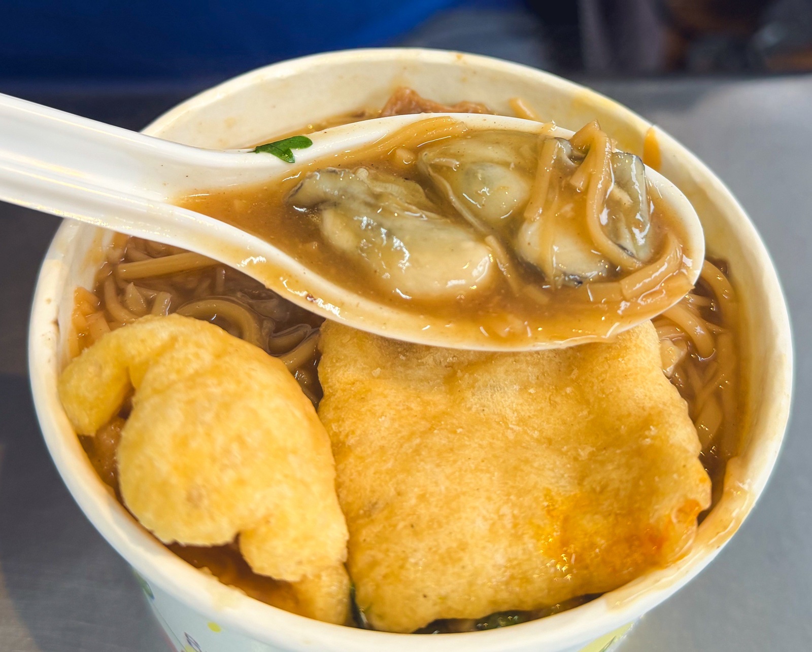 新北市【七堵OK麵線汐止店】每碗麵線內的蚵仔肥美、大腸入味好好吃