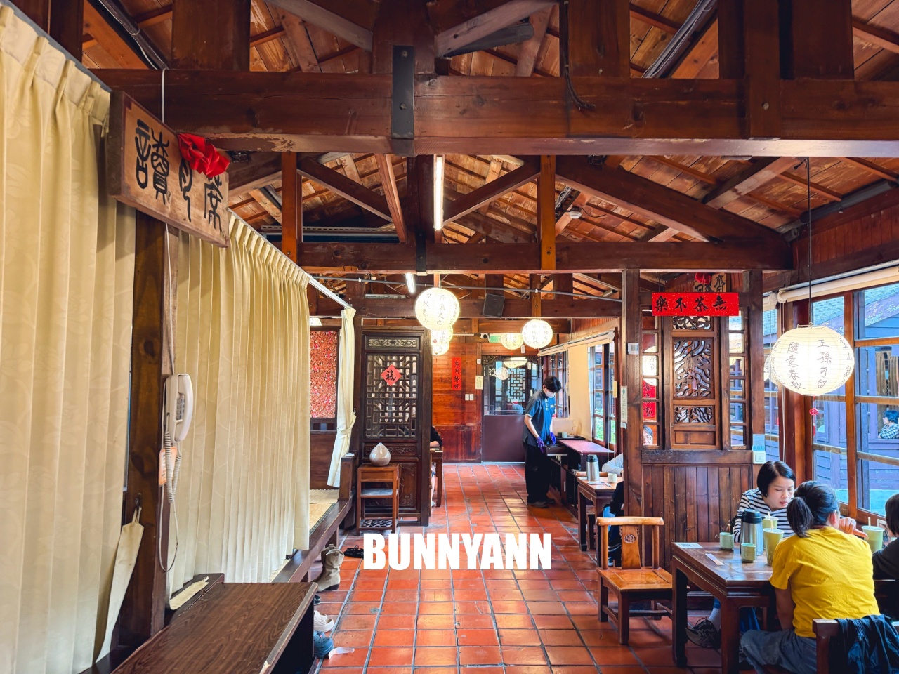 原本只想隨便吃飯，結果在江南庭園拍不停，火鍋茶點都比想像中好吃