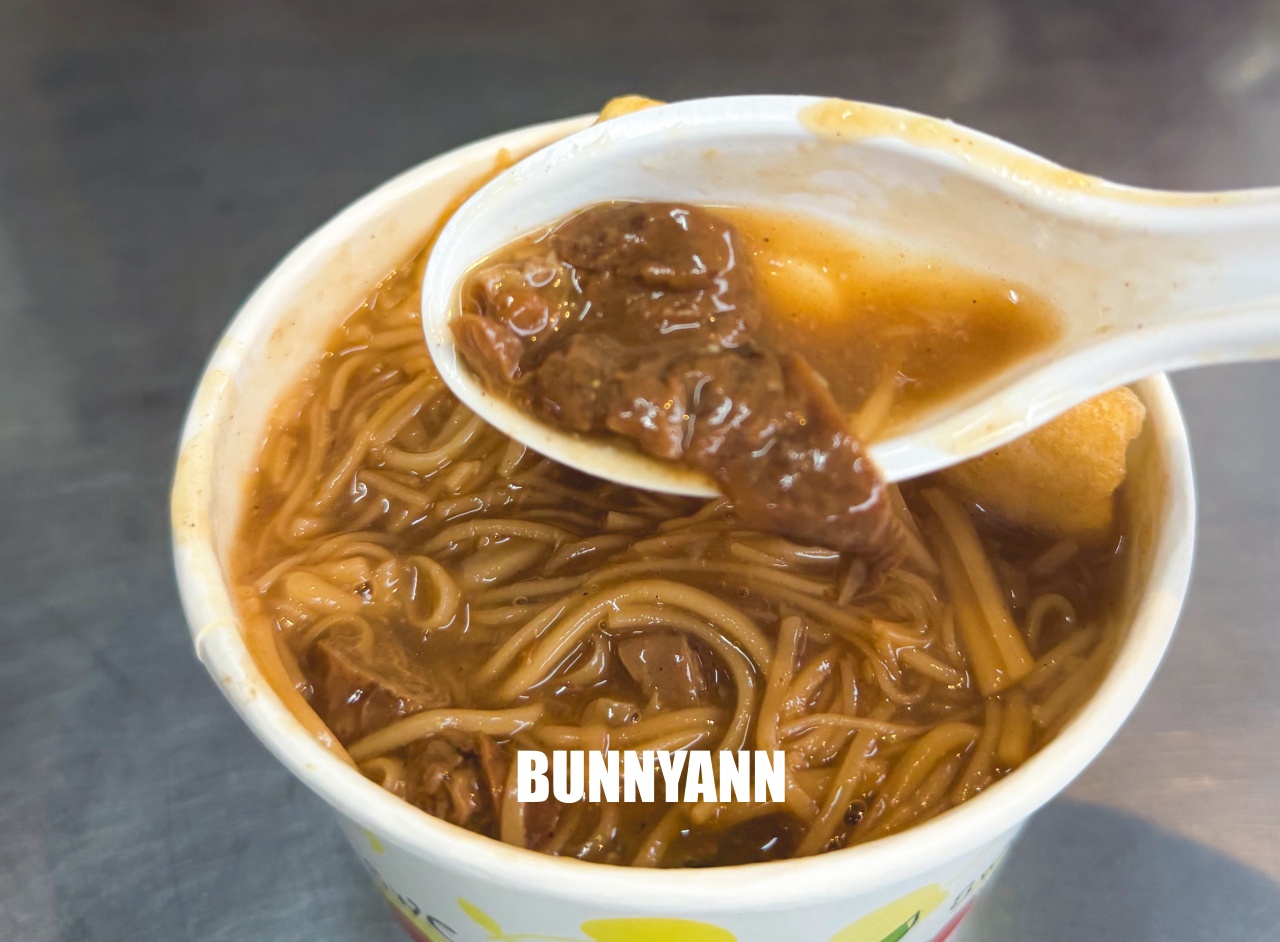 新北市【七堵OK麵線汐止店】每碗麵線內的蚵仔肥美、大腸入味好好吃