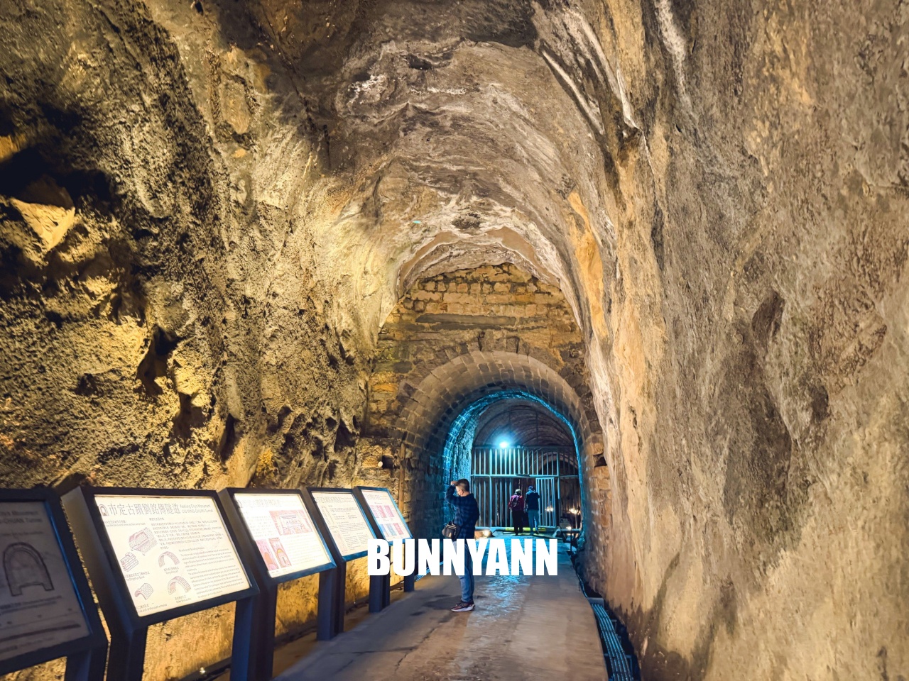 基隆【劉銘傳隧道】全台唯一百年鐵路隧道,走進神隱少女山洞秘境,開放時間、停車地點全攻略。 基隆【劉銘傳隧道】全台唯一百年鐵路隧道,走進神隱少女山洞秘境,開放時間、停車地點全攻略。