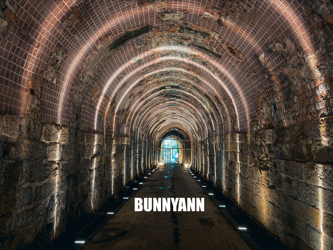 基隆【劉銘傳隧道】全台唯一百年鐵路隧道,走進神隱少女山洞秘境,開放時間、停車地點全攻略。 基隆【劉銘傳隧道】全台唯一百年鐵路隧道,走進神隱少女山洞秘境,開放時間、停車地點全攻略。