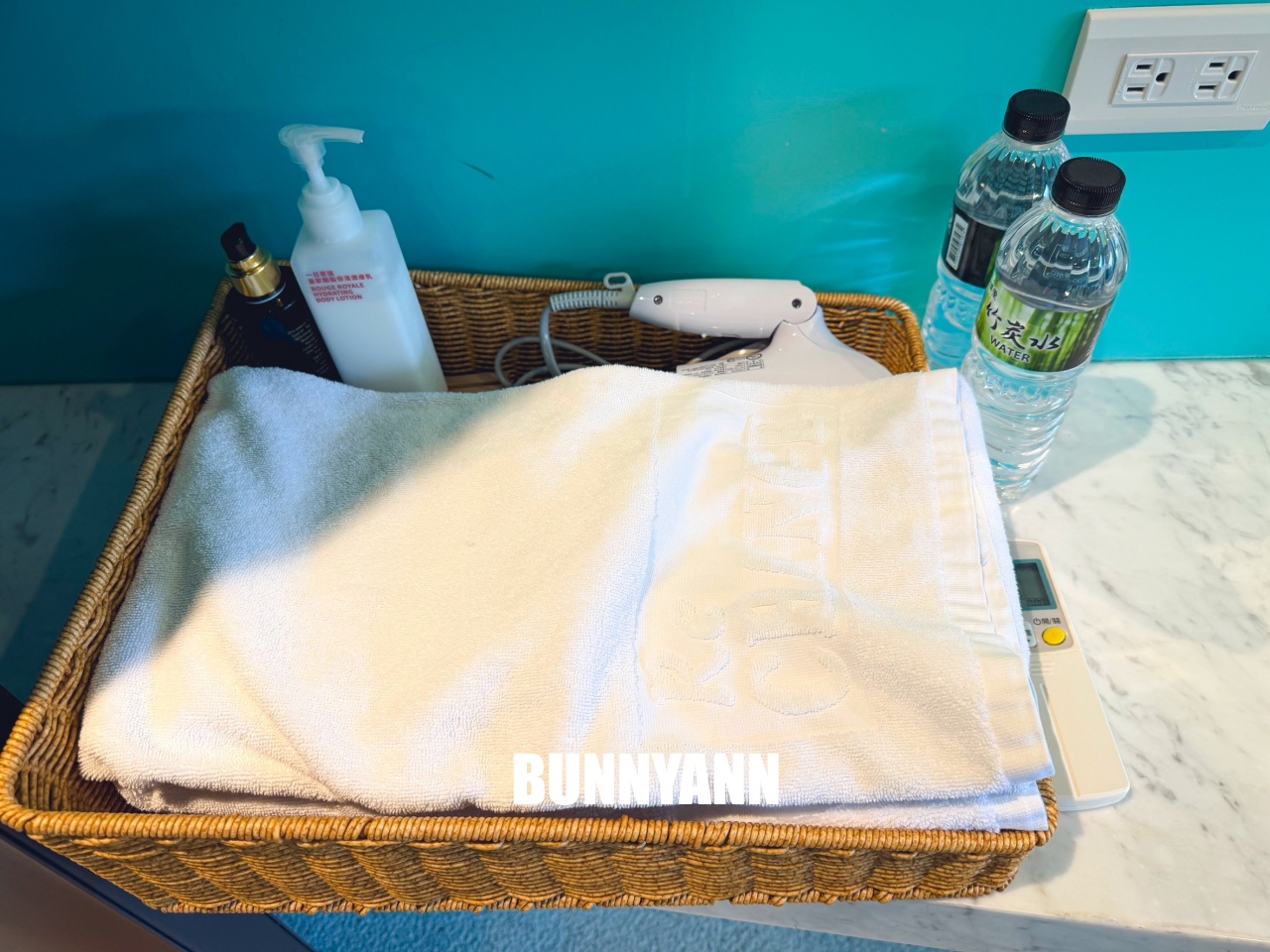 烏來溫泉【烏來旅晨溫泉民宿】隱身山頭的優質湯屋，夢幻Tiffany藍池子，邊泡湯邊看無敵山景。