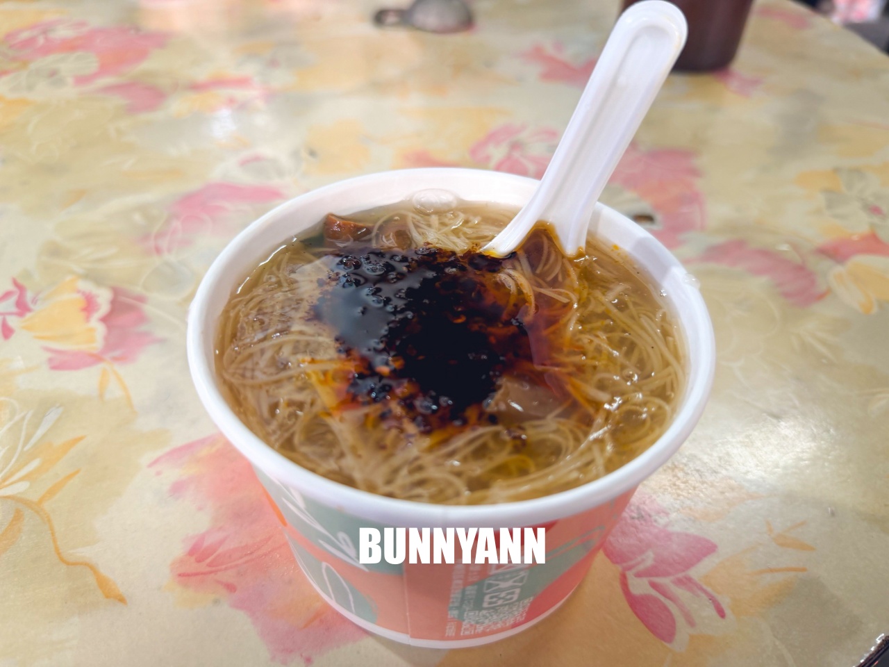 台中【樂群手工麵線】第五市場超狂排隊名店,一週只賣三天,滿滿大腸蚵仔肉羹必吃攻略。 台中【樂群手工麵線】第五市場超狂排隊名店,一週只賣三天,滿滿大腸蚵仔肉羹必吃攻略。