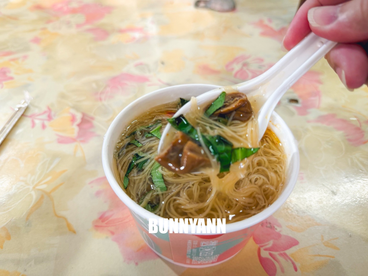 台中【樂群手工麵線】第五市場超狂排隊名店,一週只賣三天,滿滿大腸蚵仔肉羹必吃攻略。 台中【樂群手工麵線】第五市場超狂排隊名店,一週只賣三天,滿滿大腸蚵仔肉羹必吃攻略。