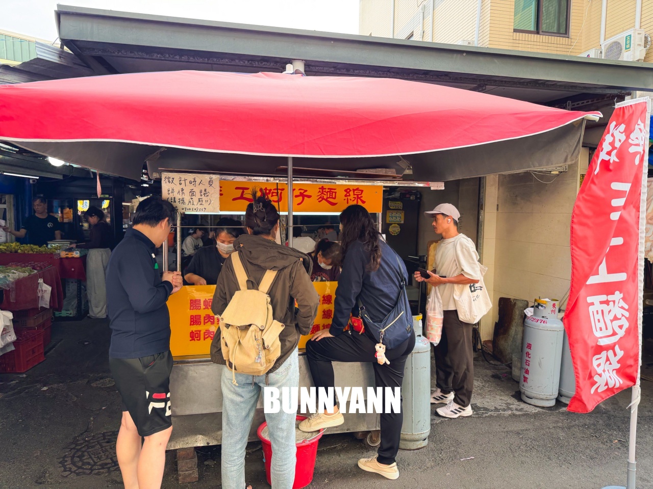 台中【樂群手工麵線】第五市場超狂排隊名店,一週只賣三天,滿滿大腸蚵仔肉羹必吃攻略。 台中【樂群手工麵線】第五市場超狂排隊名店,一週只賣三天,滿滿大腸蚵仔肉羹必吃攻略。