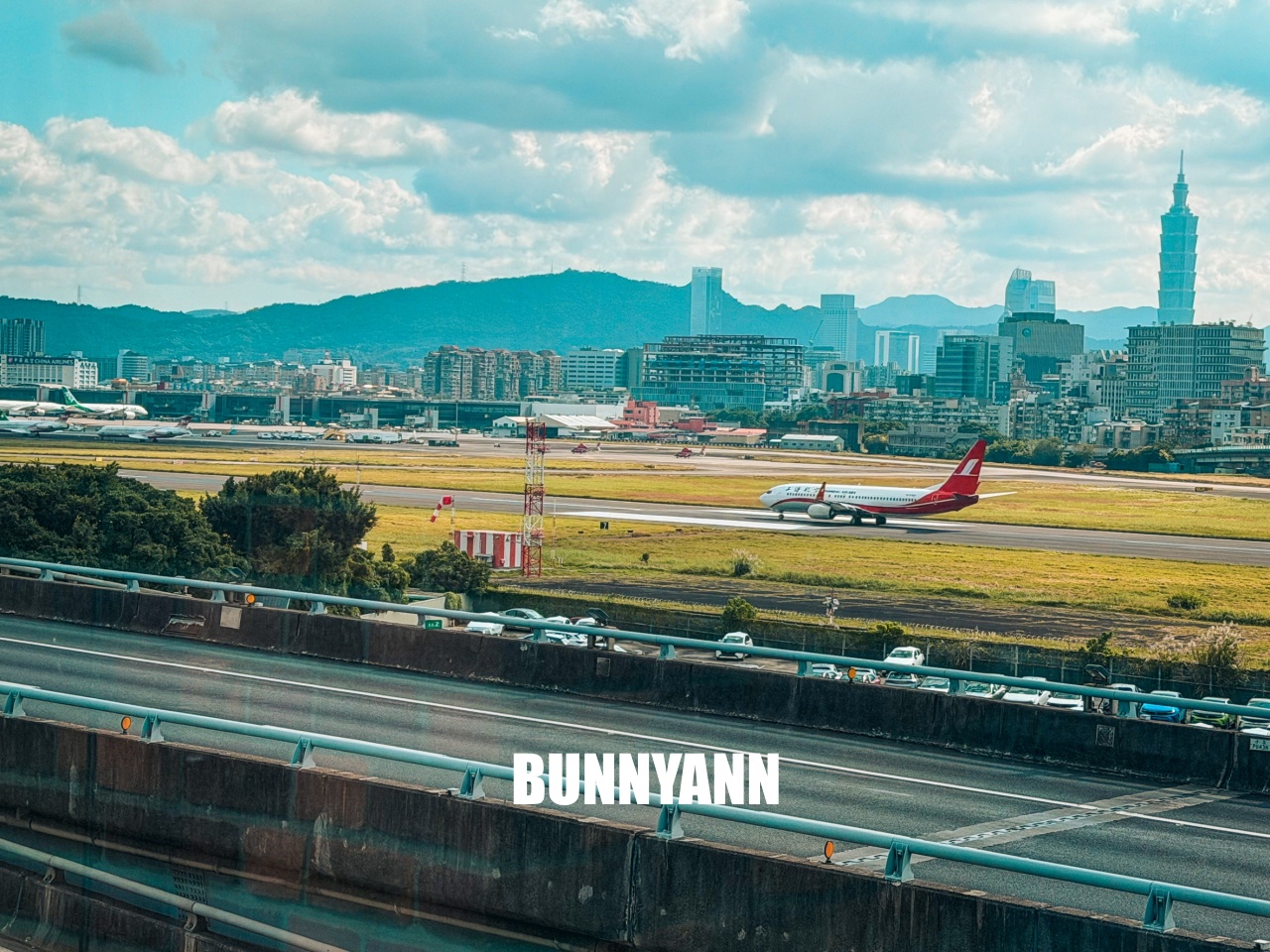 台北【國都LEXUS濱江服務廠】全台最美貴賓休息室，精品 UCC 咖啡、看飛機起降一日遊。