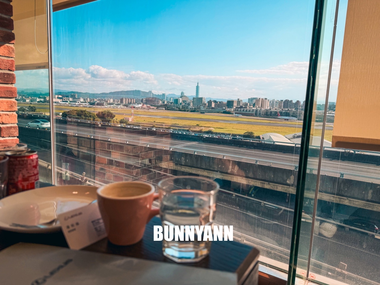 台北【國都LEXUS濱江服務廠】全台最美貴賓休息室，精品 UCC 咖啡、看飛機起降一日遊。