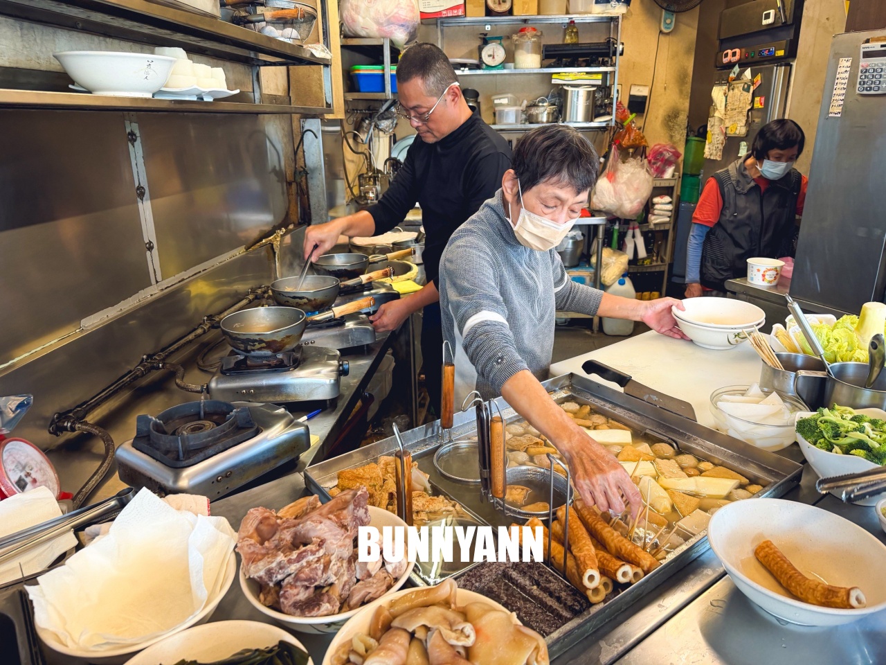 台南美食【津屋關東煮】台南轉運站旁超人氣名店，鍋燒意麵與菜頭滷超強。