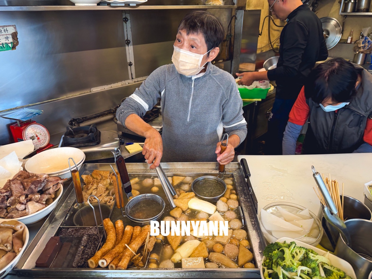 台南美食【津屋關東煮】台南轉運站旁超人氣名店，鍋燒意麵與菜頭滷超強。