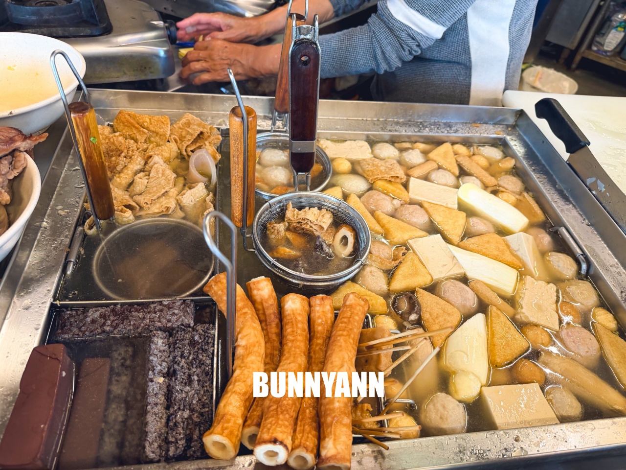 台南美食【津屋關東煮】台南轉運站旁超人氣名店，鍋燒意麵與菜頭滷超強。