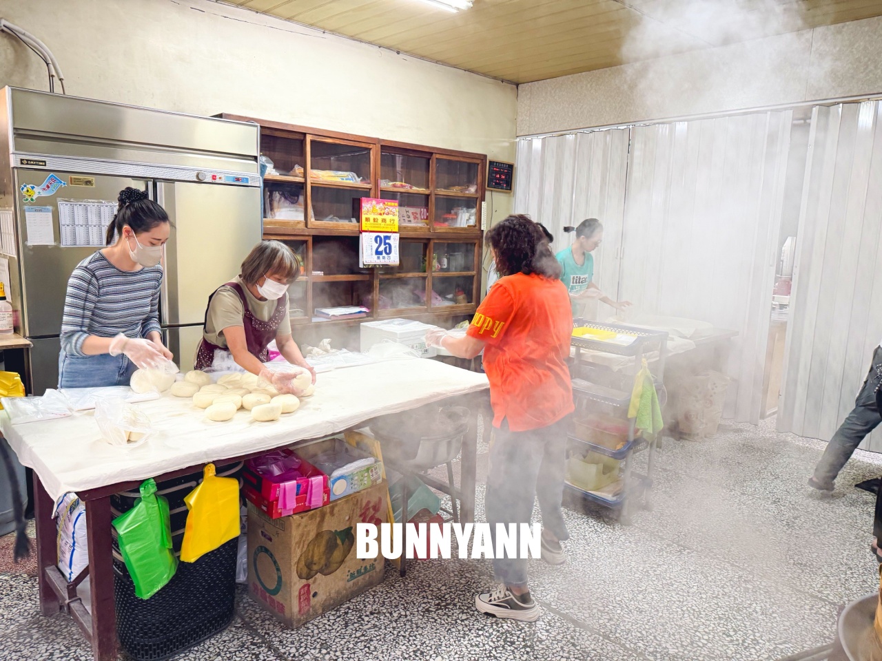 宜蘭【礁溪包子饅頭專賣店】沒排隊吃不到的傳奇肉包，出爐時間與限購攻略看這篇。