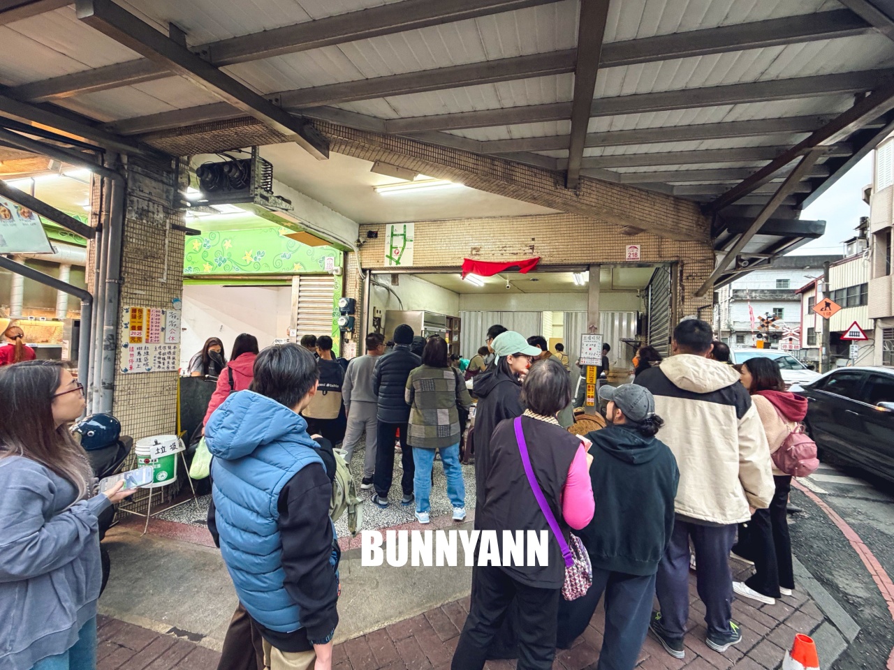 宜蘭【礁溪包子饅頭專賣店】沒排隊吃不到的傳奇肉包，出爐時間與限購攻略看這篇。