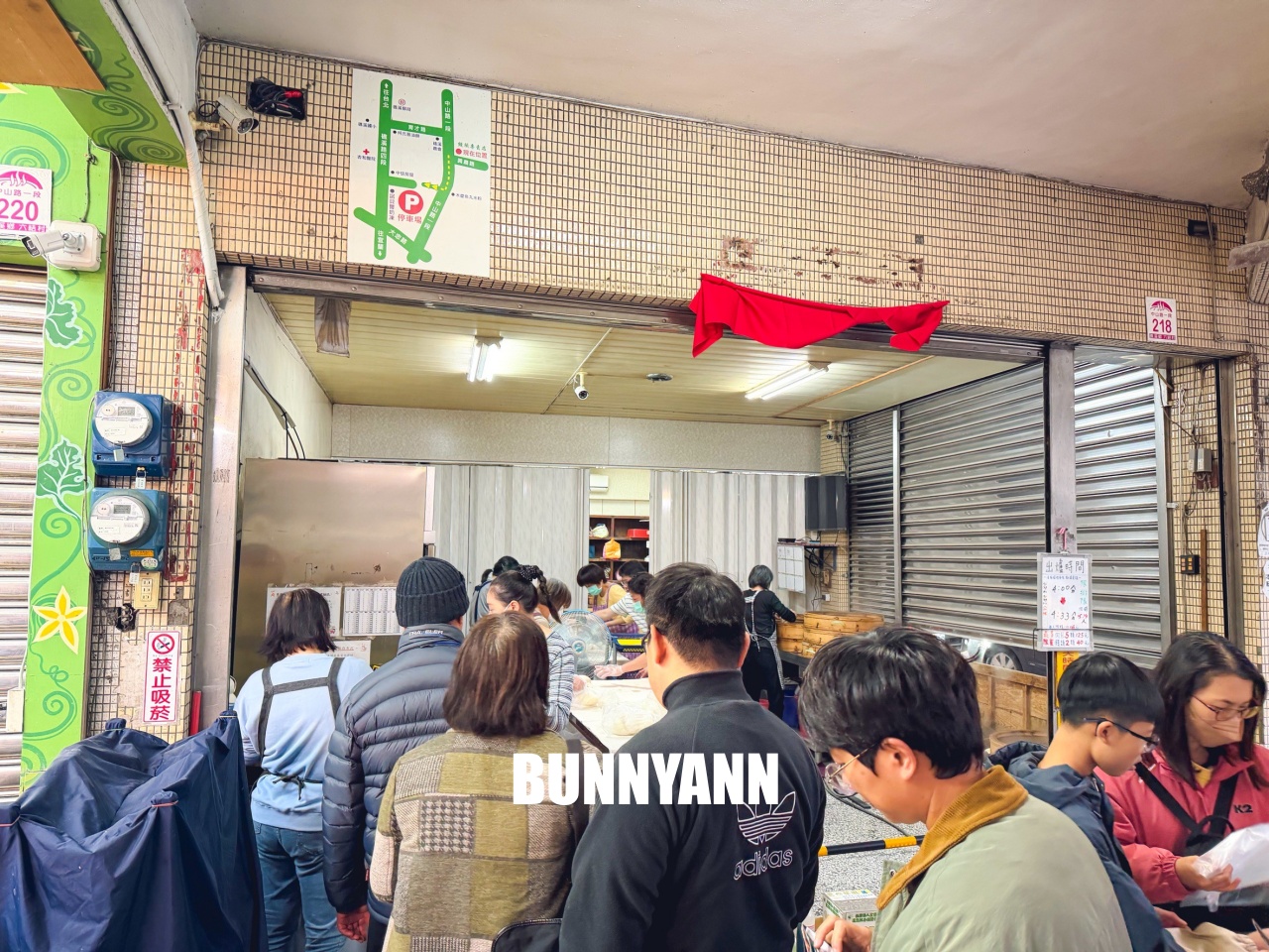 宜蘭【礁溪包子饅頭專賣店】沒排隊吃不到的傳奇肉包，出爐時間與限購攻略看這篇。
