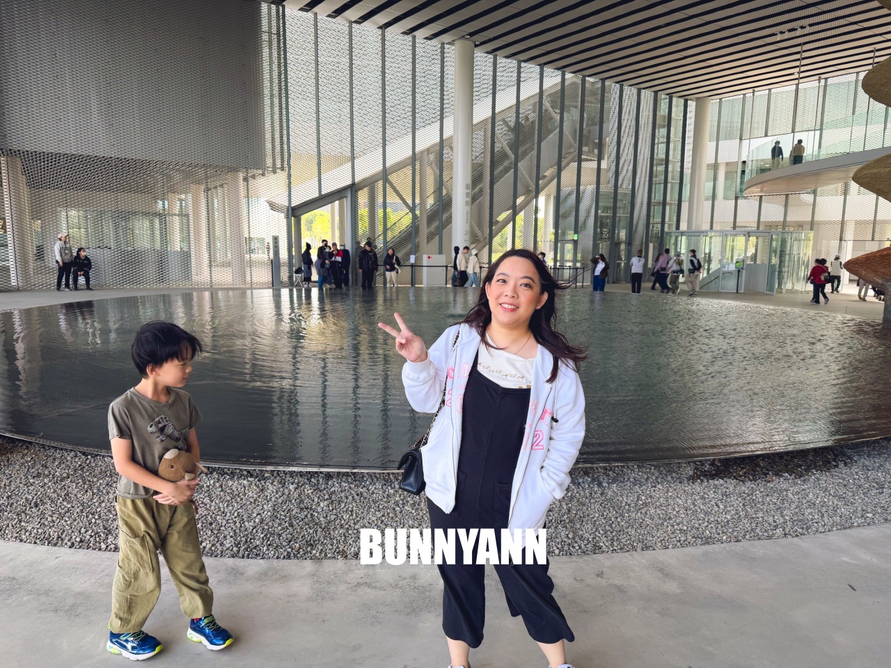 台中【臺中綠美圖】絕美公園中的圖書館,白色森林、雲朵閱讀區、親子停車全攻略。 台中【臺中綠美圖】絕美公園中的圖書館,白色森林、雲朵閱讀區、親子停車全攻略。