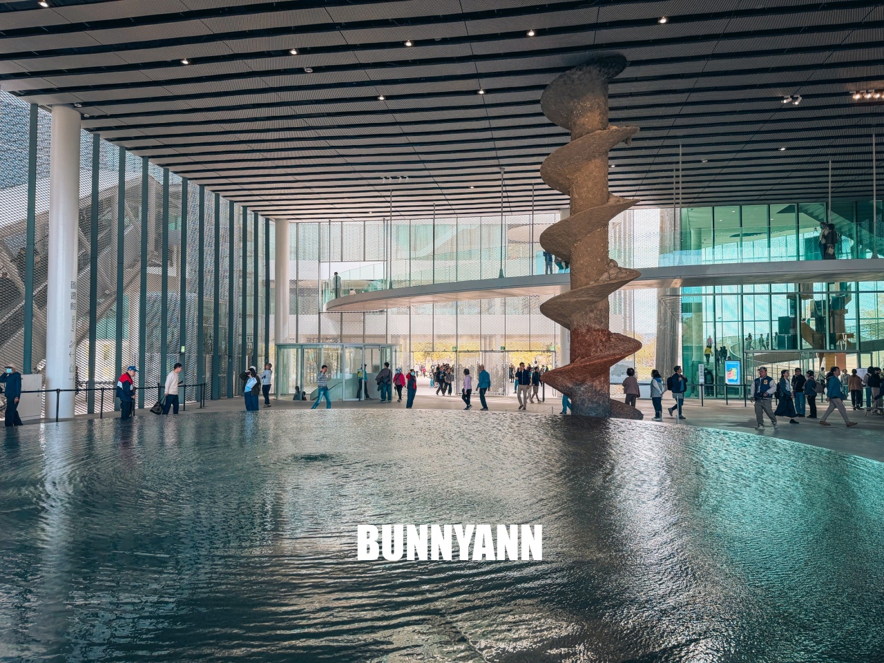 台中【臺中綠美圖】絕美公園中的圖書館,白色森林、雲朵閱讀區、親子停車全攻略。 台中【臺中綠美圖】絕美公園中的圖書館,白色森林、雲朵閱讀區、親子停車全攻略。