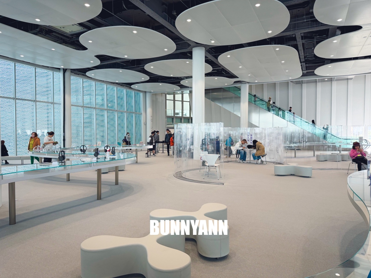 台中【臺中綠美圖】絕美公園中的圖書館,白色森林、雲朵閱讀區、親子停車全攻略。 台中【臺中綠美圖】絕美公園中的圖書館,白色森林、雲朵閱讀區、親子停車全攻略。