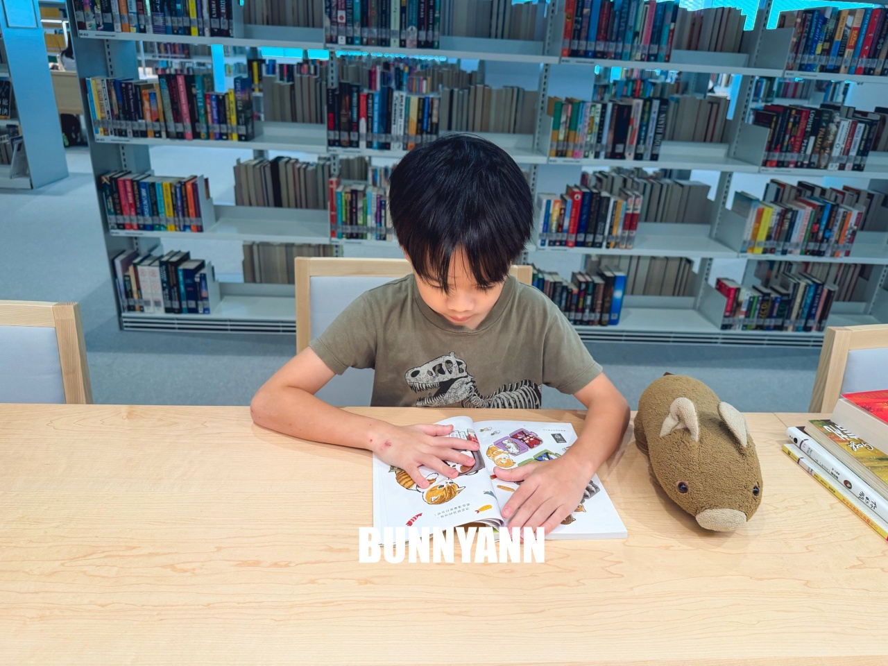 台中【臺中綠美圖】絕美公園中的圖書館,白色森林、雲朵閱讀區、親子停車全攻略。 台中【臺中綠美圖】絕美公園中的圖書館,白色森林、雲朵閱讀區、親子停車全攻略。