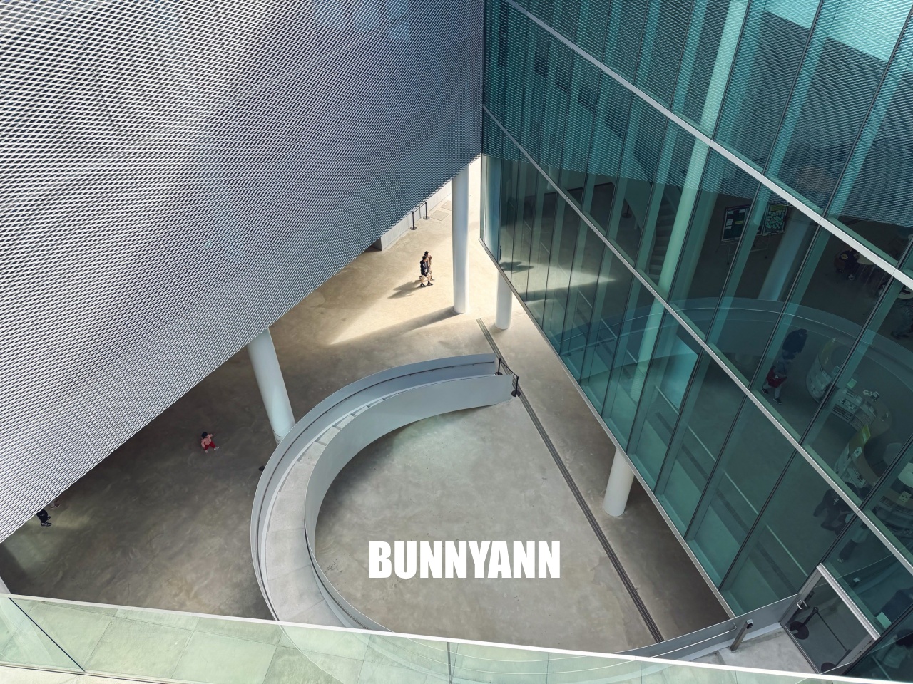 台中【臺中綠美圖】絕美公園中的圖書館,白色森林、雲朵閱讀區、親子停車全攻略。 台中【臺中綠美圖】絕美公園中的圖書館,白色森林、雲朵閱讀區、親子停車全攻略。