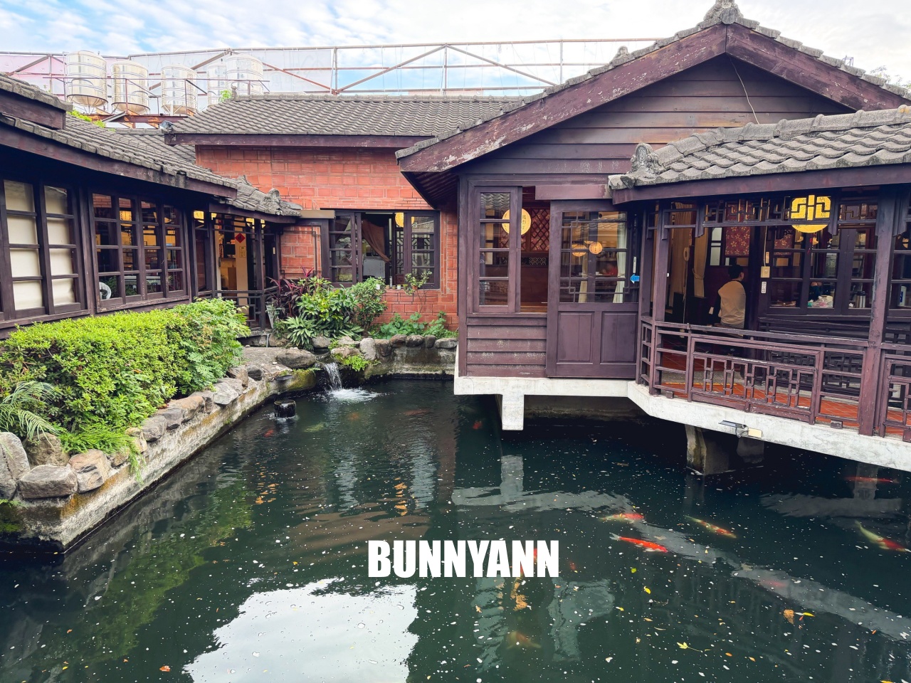 台中【耕讀園國光店】隱藏版江南風庭園茶館,拍照吃火鍋、不限時聚餐好去處。 台中【耕讀園國光店】隱藏版江南風庭園茶館,拍照吃火鍋、不限時聚餐好去處。