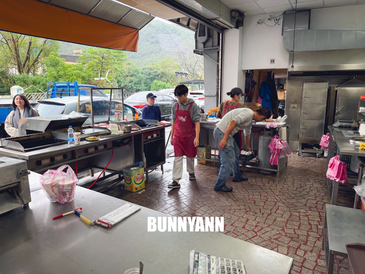 萬里美食【萬里豆漿伯】第三代接手一甲子美味，必吃粉漿蛋餅與美味油飯。