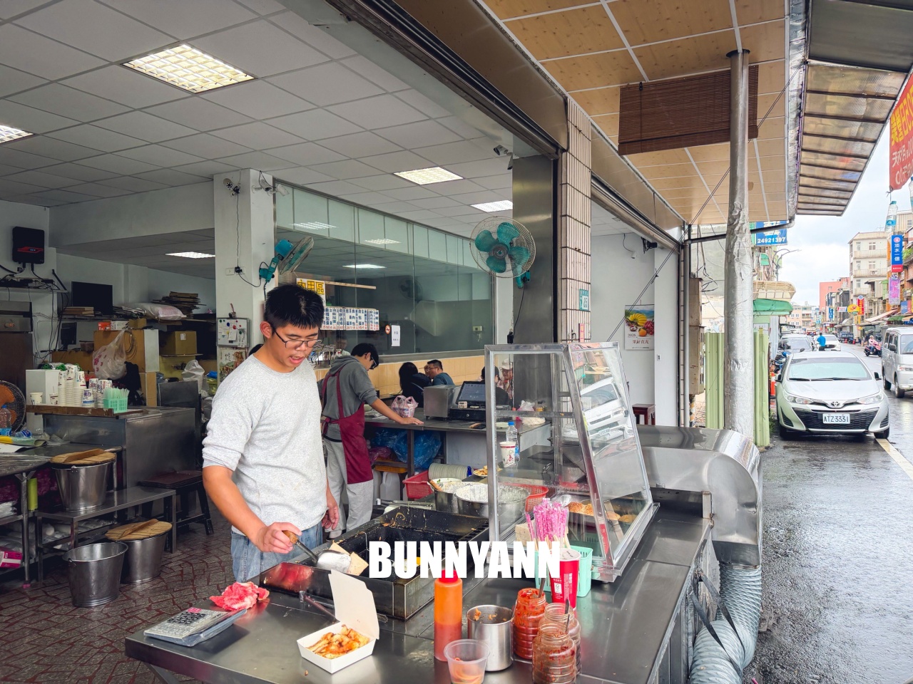 萬里美食【萬里豆漿伯】第三代接手一甲子美味，必吃粉漿蛋餅與美味油飯。