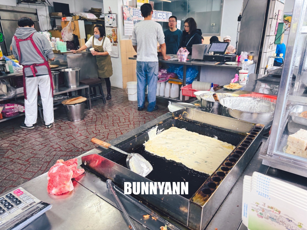 萬里美食【萬里豆漿伯】第三代接手一甲子美味，必吃粉漿蛋餅與美味油飯。