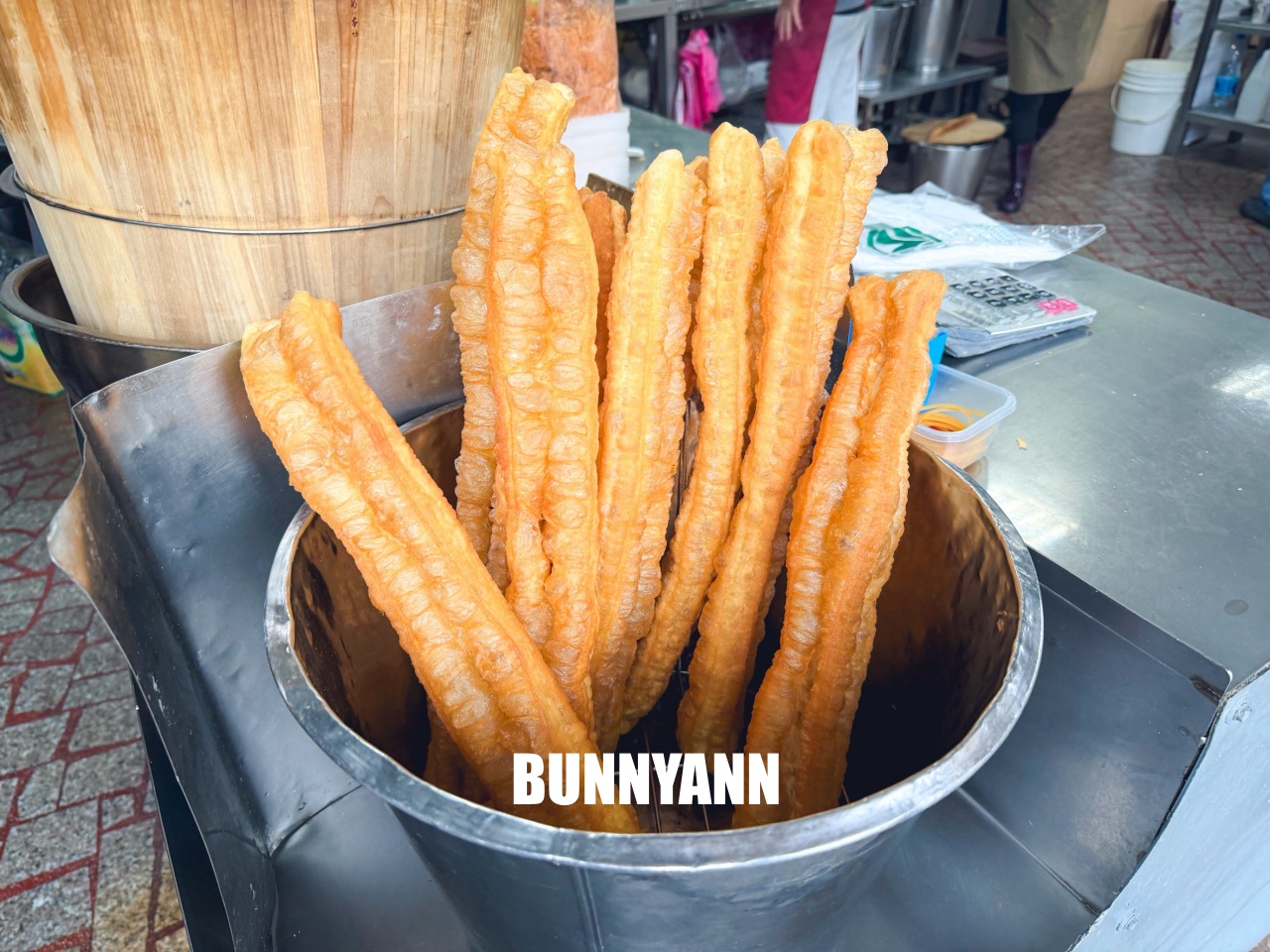 萬里美食【萬里豆漿伯】第三代接手一甲子美味，必吃粉漿蛋餅與美味油飯。