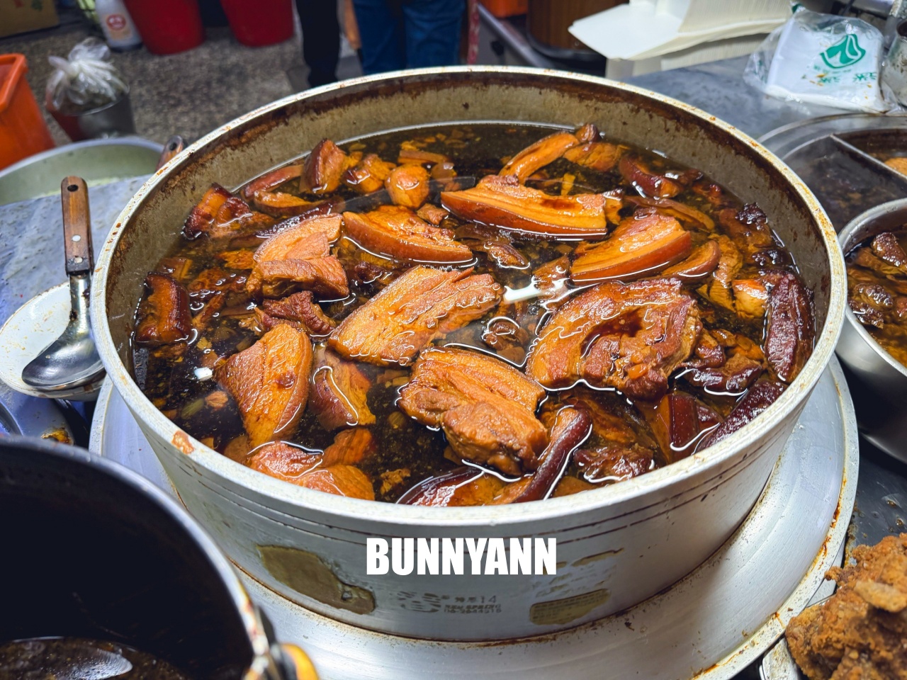 板橋【蔡家排骨飯】福德市場40年排骨飯老字號!免費味噌湯真的很經濟實惠 板橋【蔡家排骨飯】福德市場40年排骨飯老字號!免費味噌湯真的很經濟實惠